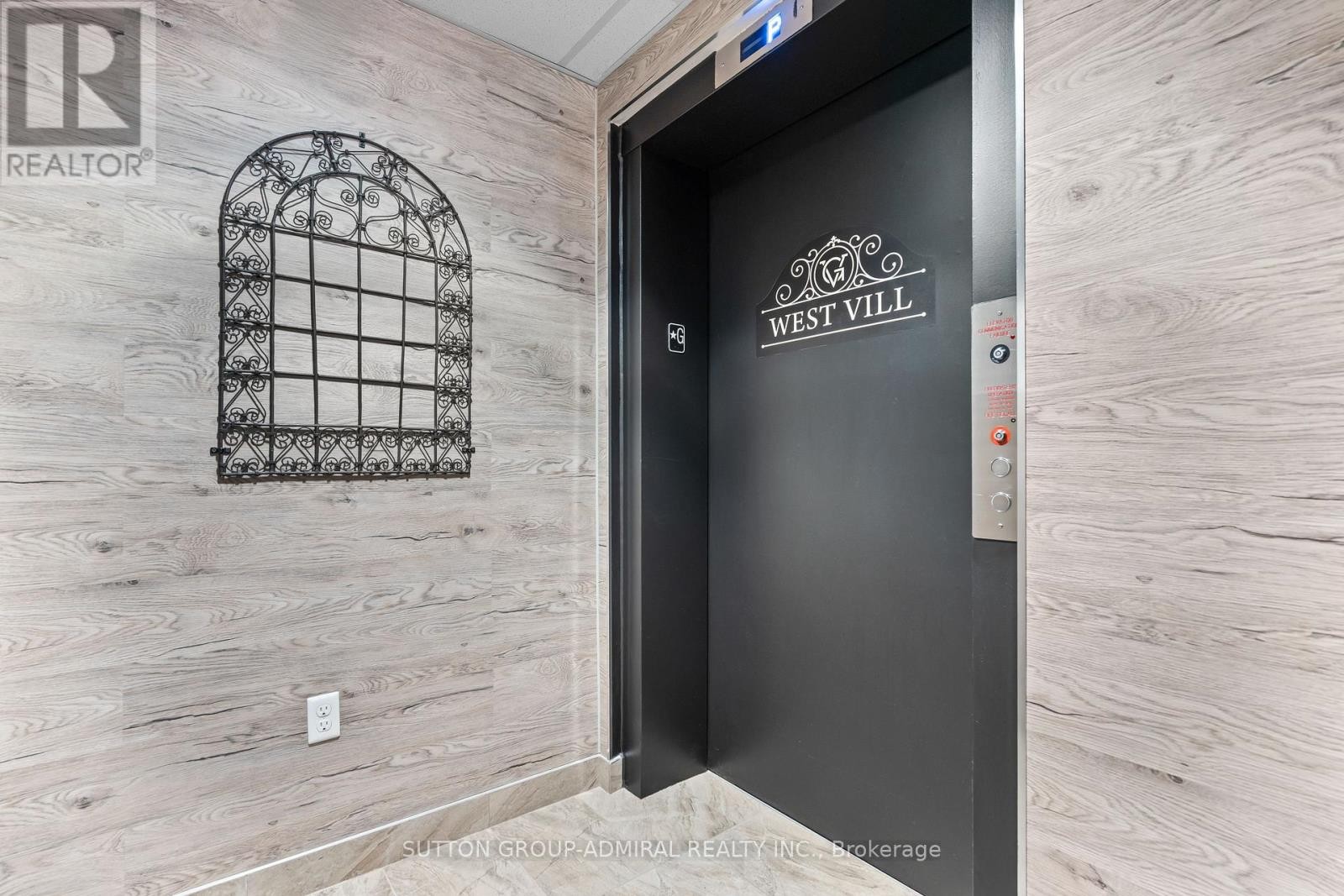 












303 - 7 GREENWICH STREET

,
Barrie (Ardagh),




Ontario
L4N7Y8

