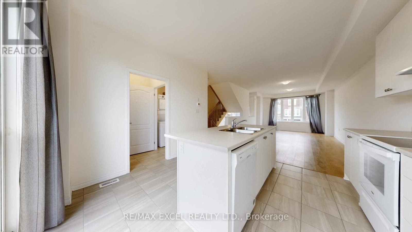 












84 SANDHILL CRANE DRIVE

,
Wasaga Beach,




Ontario
L9Z0K4

