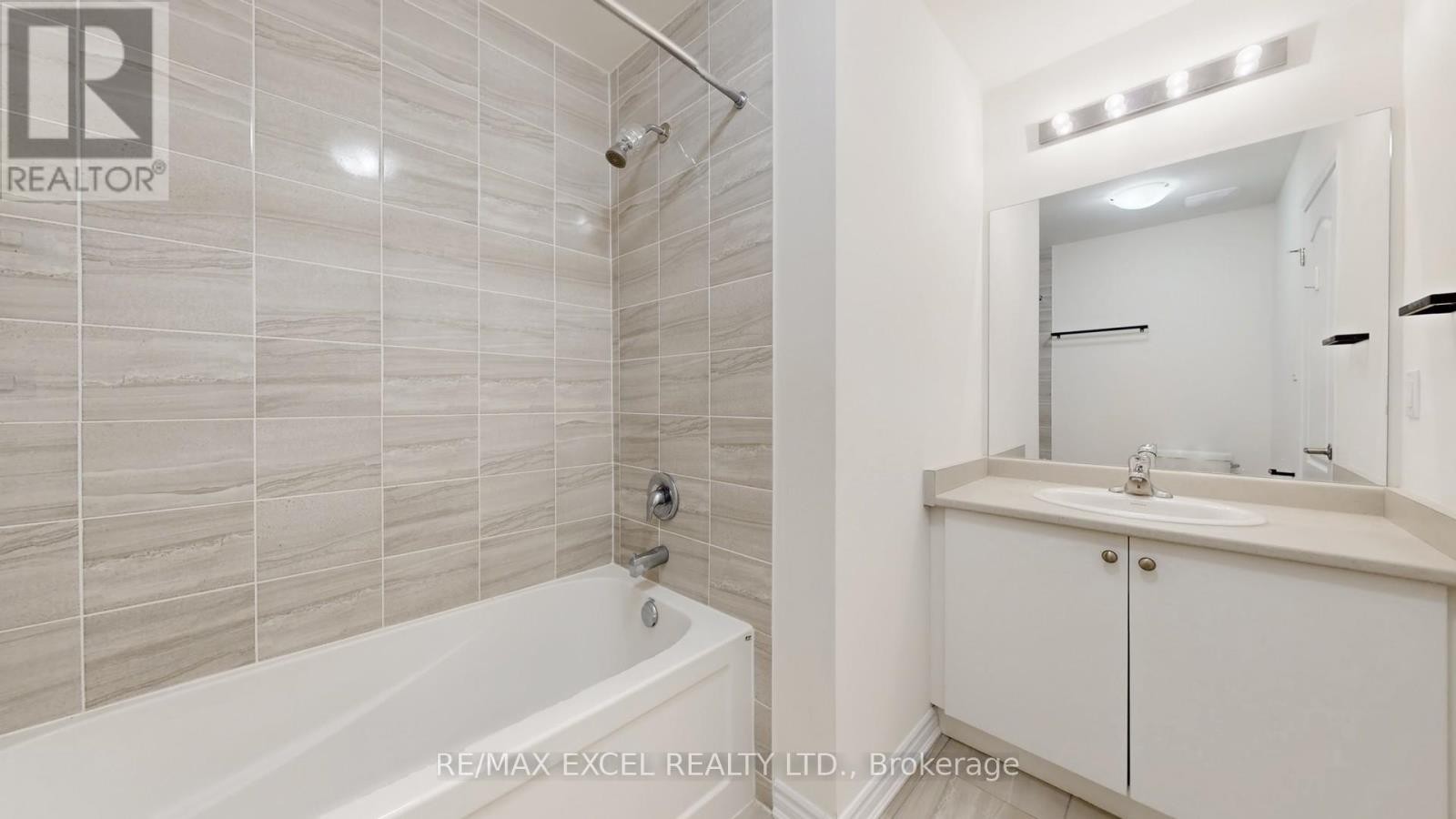 












84 SANDHILL CRANE DRIVE

,
Wasaga Beach,




Ontario
L9Z0K4

