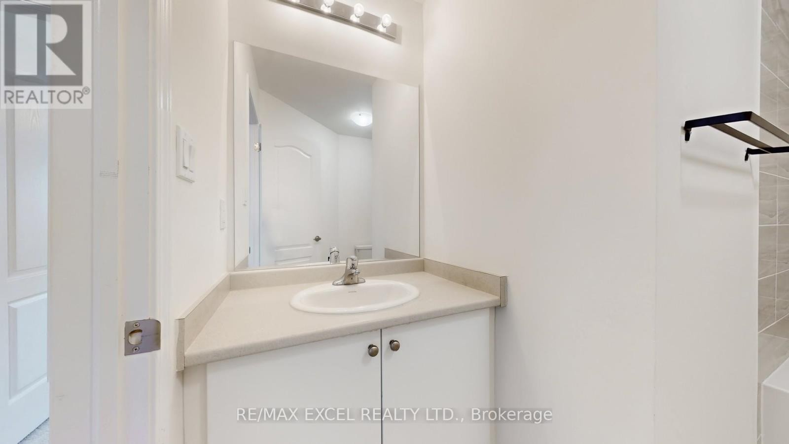 












84 SANDHILL CRANE DRIVE

,
Wasaga Beach,




Ontario
L9Z0K4

