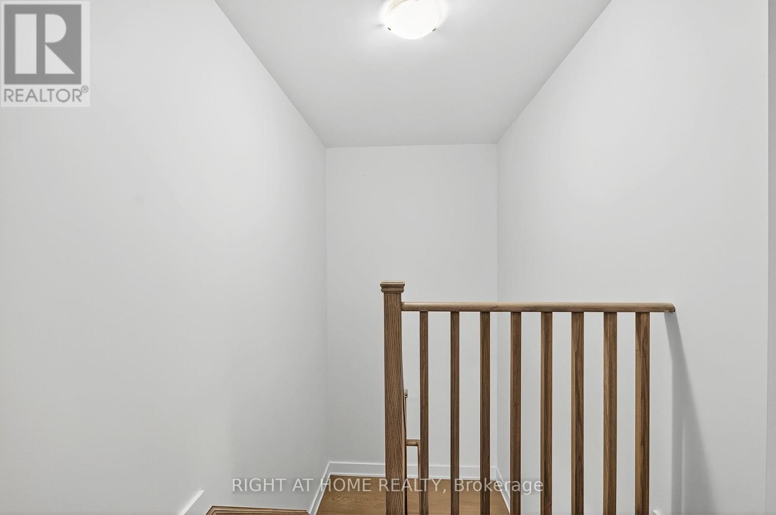 












29 WAGON LANE

,
Barrie,




Ontario
L9J0V4

