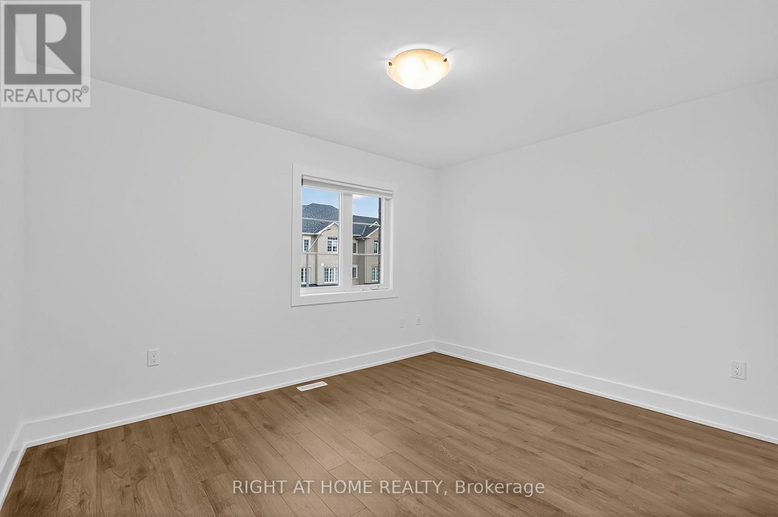 












29 WAGON LANE

,
Barrie,




Ontario
L9J0V4

