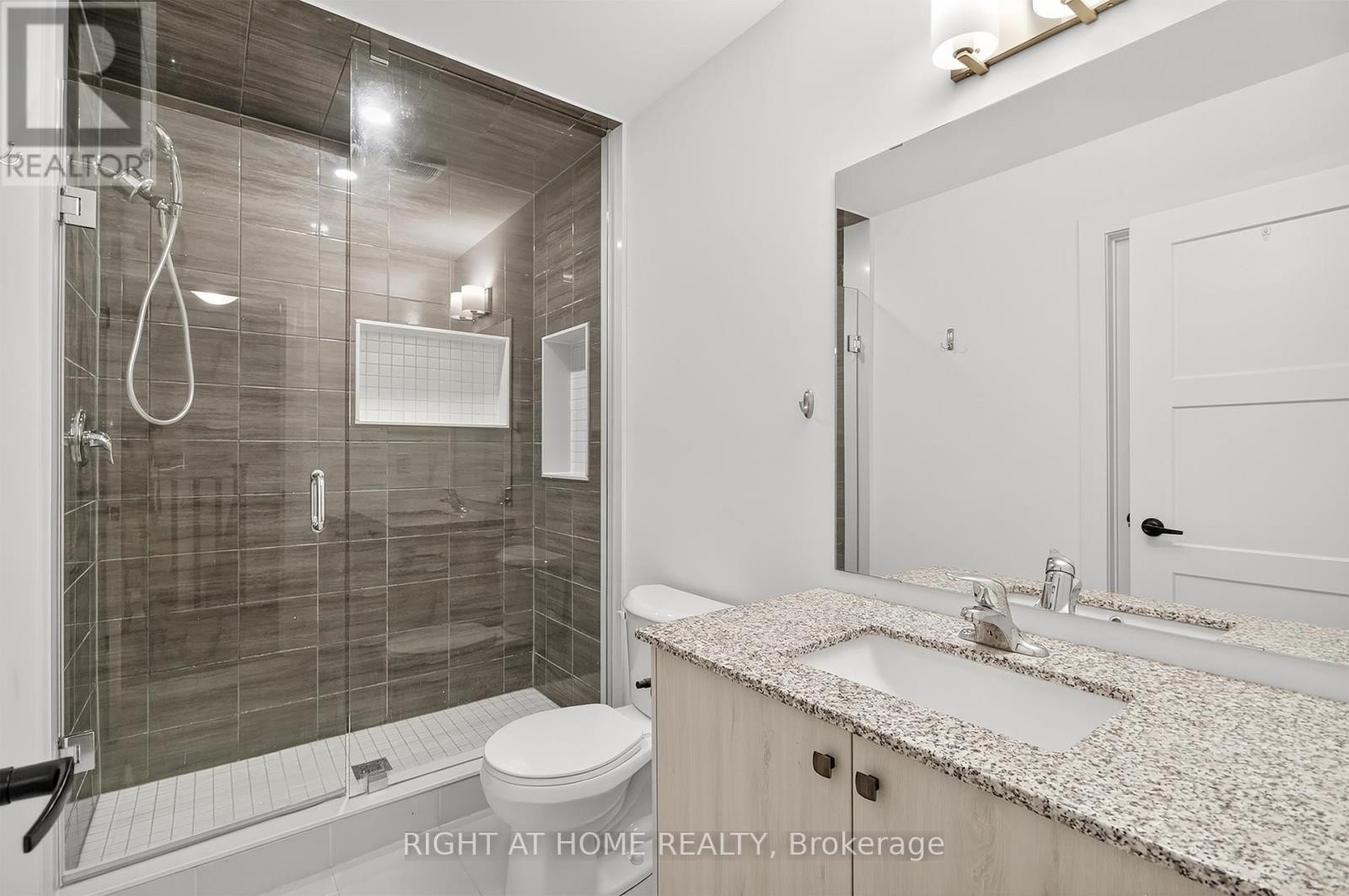 












29 WAGON LANE

,
Barrie,




Ontario
L9J0V4

