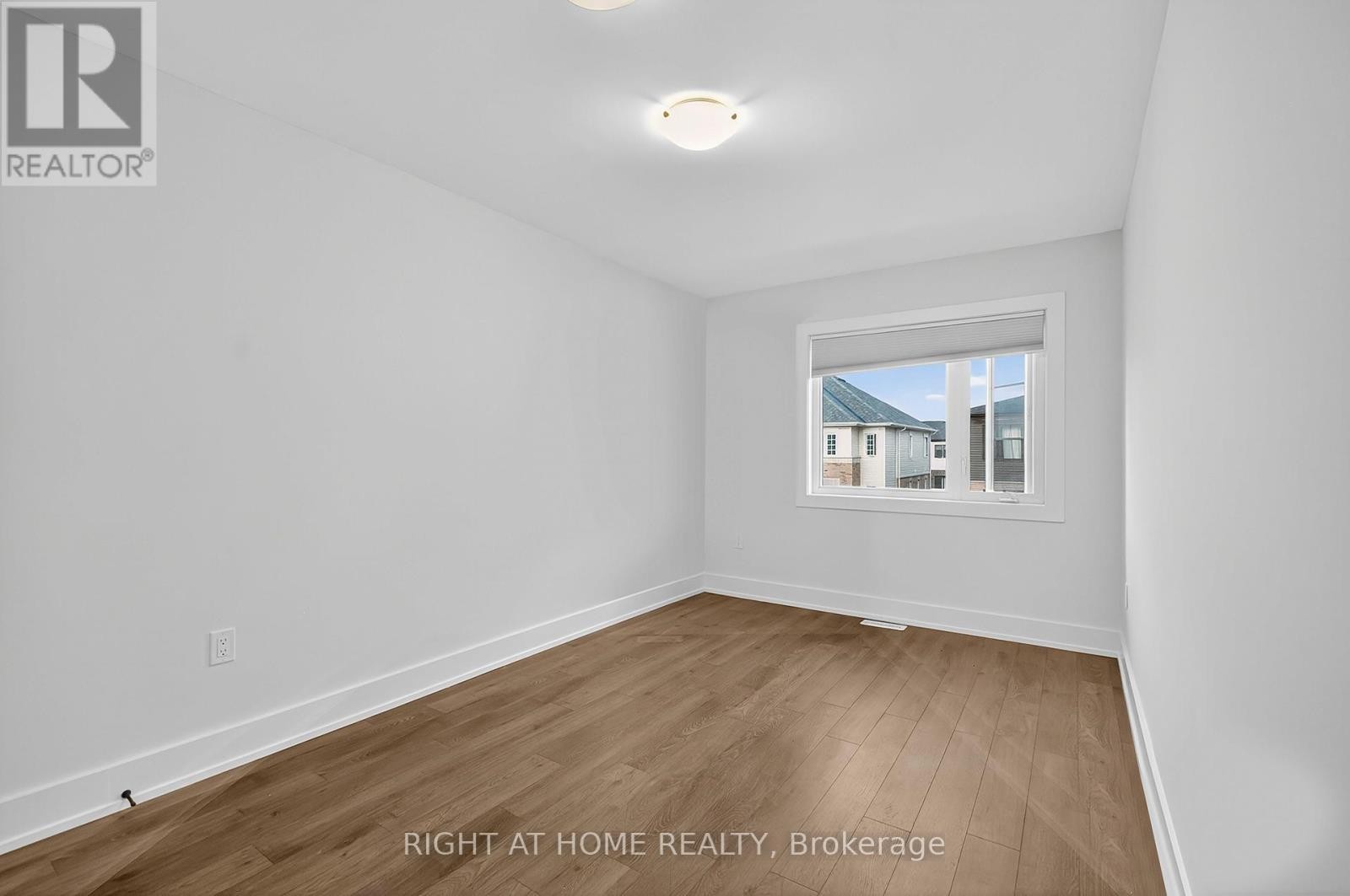 












29 WAGON LANE

,
Barrie,




Ontario
L9J0V4

