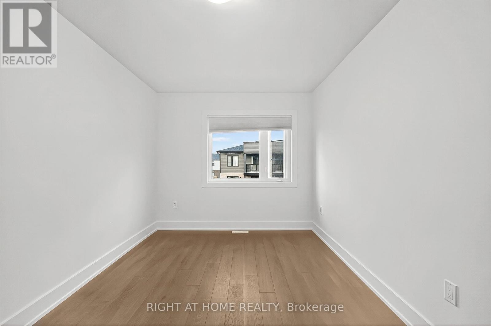 












29 WAGON LANE

,
Barrie,




Ontario
L9J0V4

