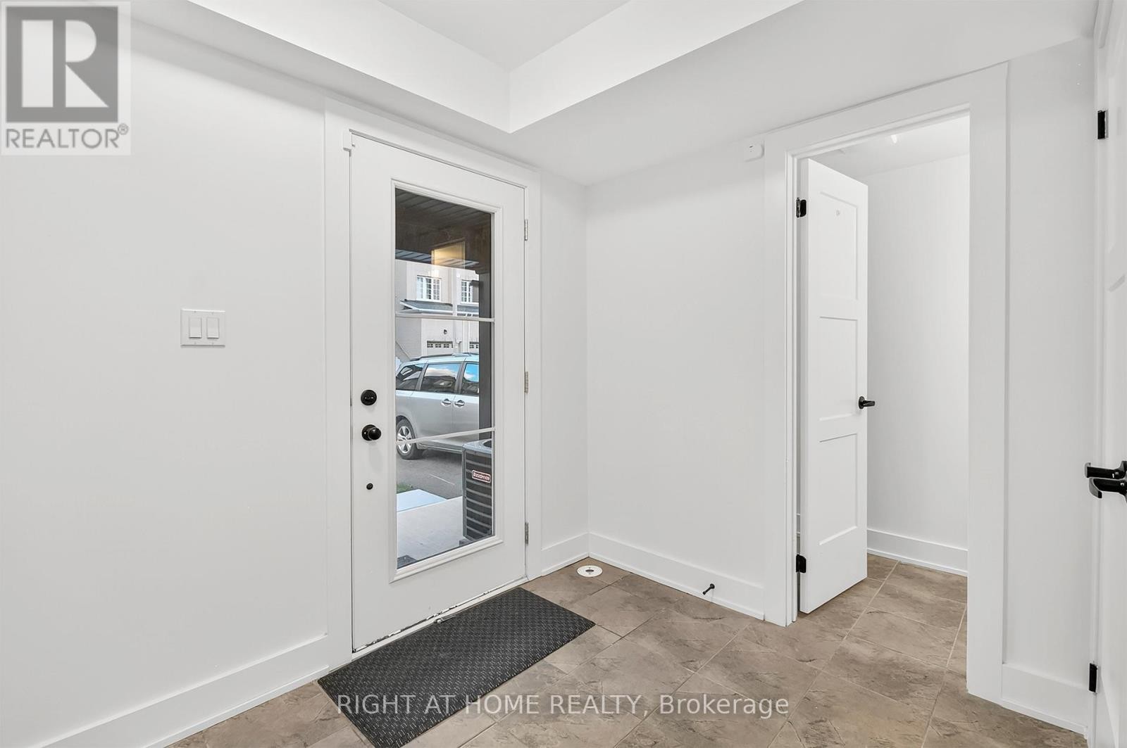 












29 WAGON LANE

,
Barrie,




Ontario
L9J0V4

