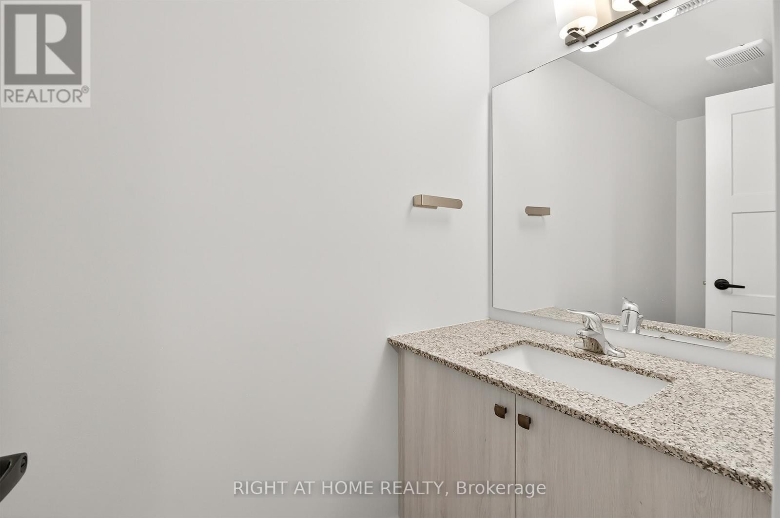 












29 WAGON LANE

,
Barrie,




Ontario
L9J0V4

