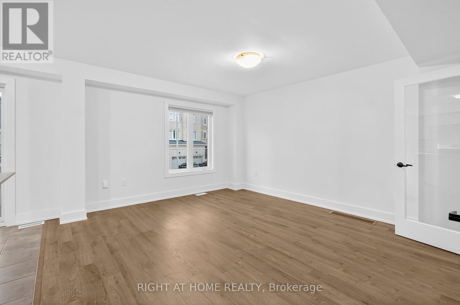 












29 WAGON LANE

,
Barrie,




Ontario
L9J0V4

