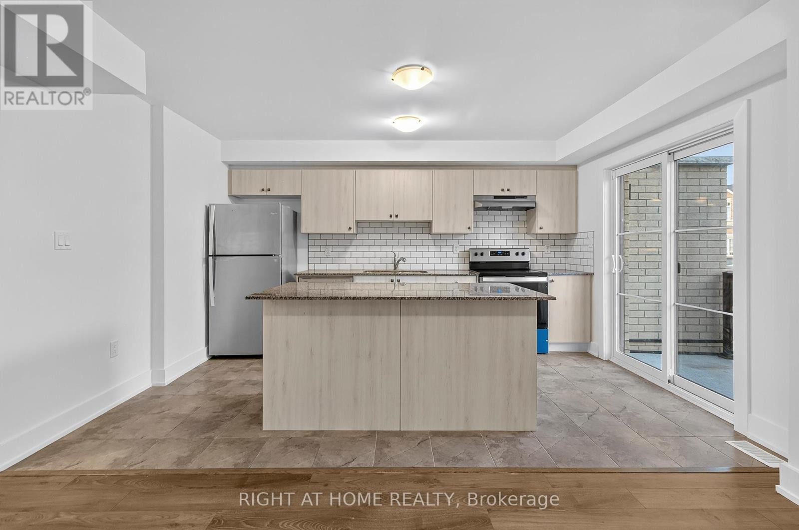 












29 WAGON LANE

,
Barrie,




Ontario
L9J0V4

