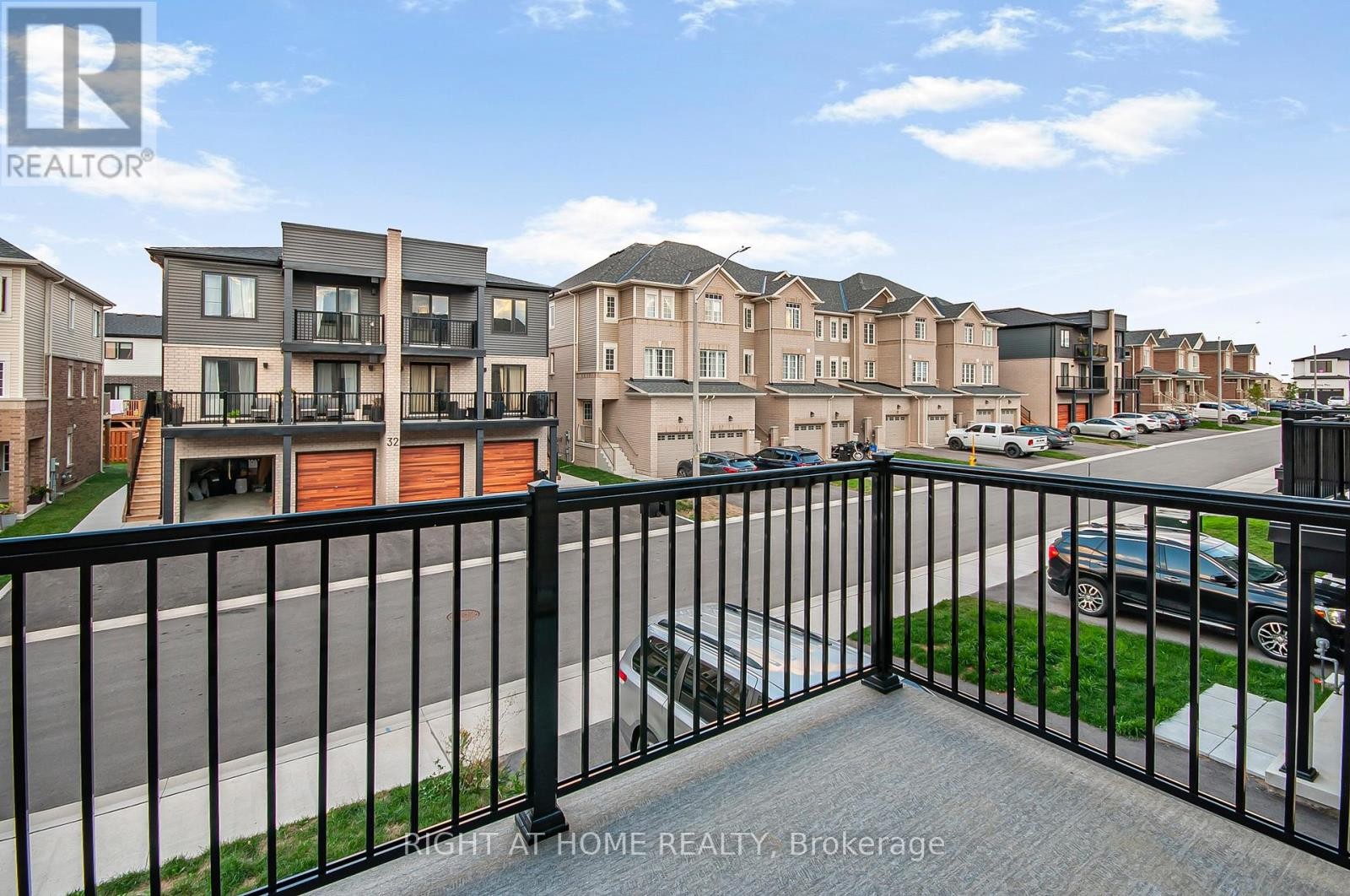 












29 WAGON LANE

,
Barrie,




Ontario
L9J0V4

