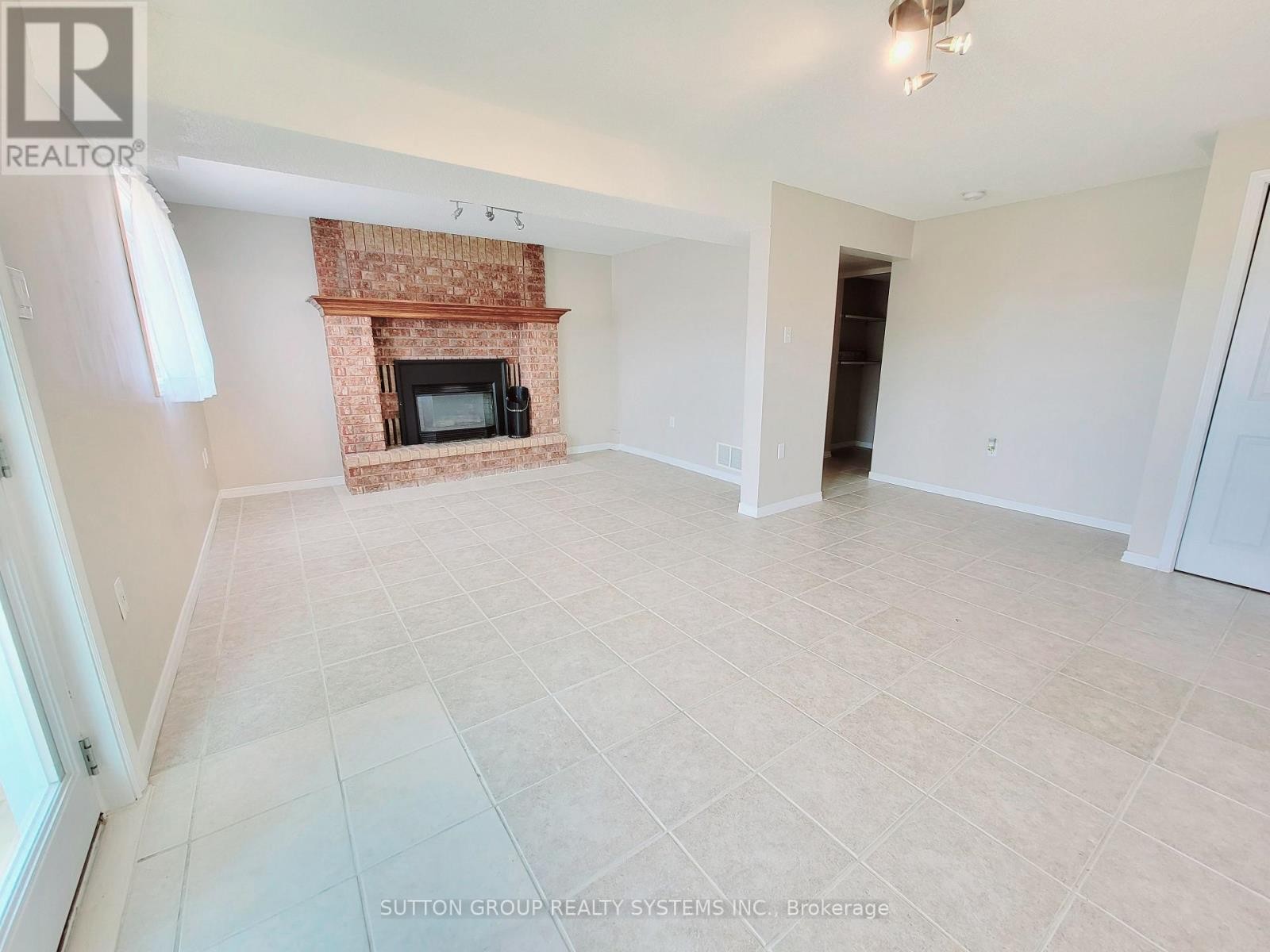 












BSMT - 62 LAIDLAW DRIVE

,
Barrie (West Bayfield),




Ontario
L4N7W2

