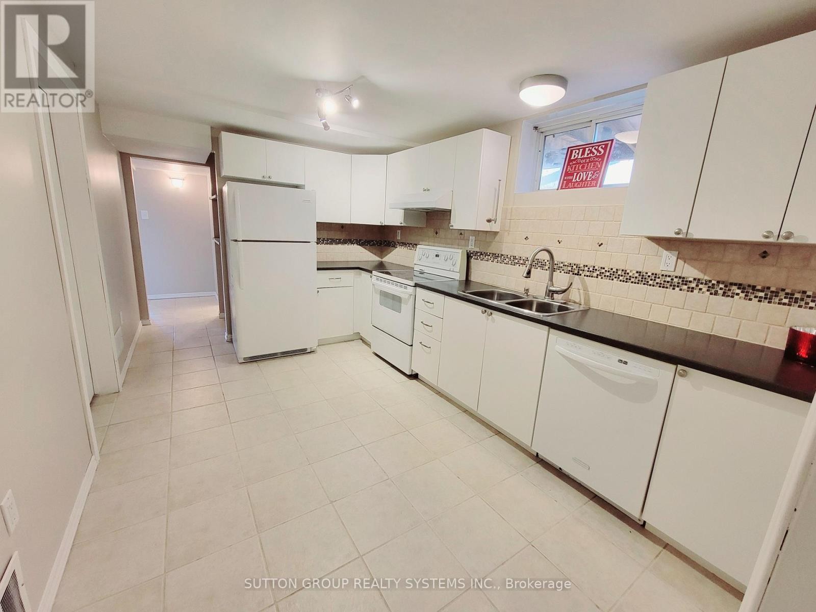 












BSMT - 62 LAIDLAW DRIVE

,
Barrie (West Bayfield),




Ontario
L4N7W2

