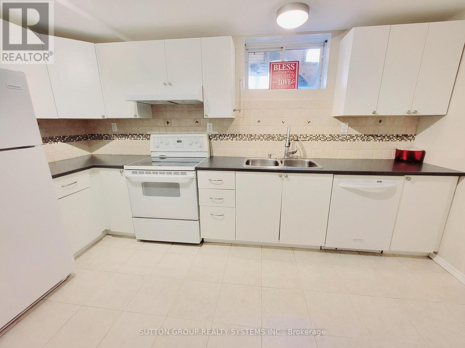 












BSMT - 62 LAIDLAW DRIVE

,
Barrie (West Bayfield),




Ontario
L4N7W2

