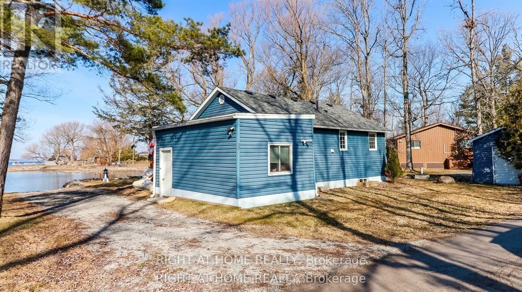 












20 LONG POINT ROAD

,
Tay,




Ontario
L0K2C0

