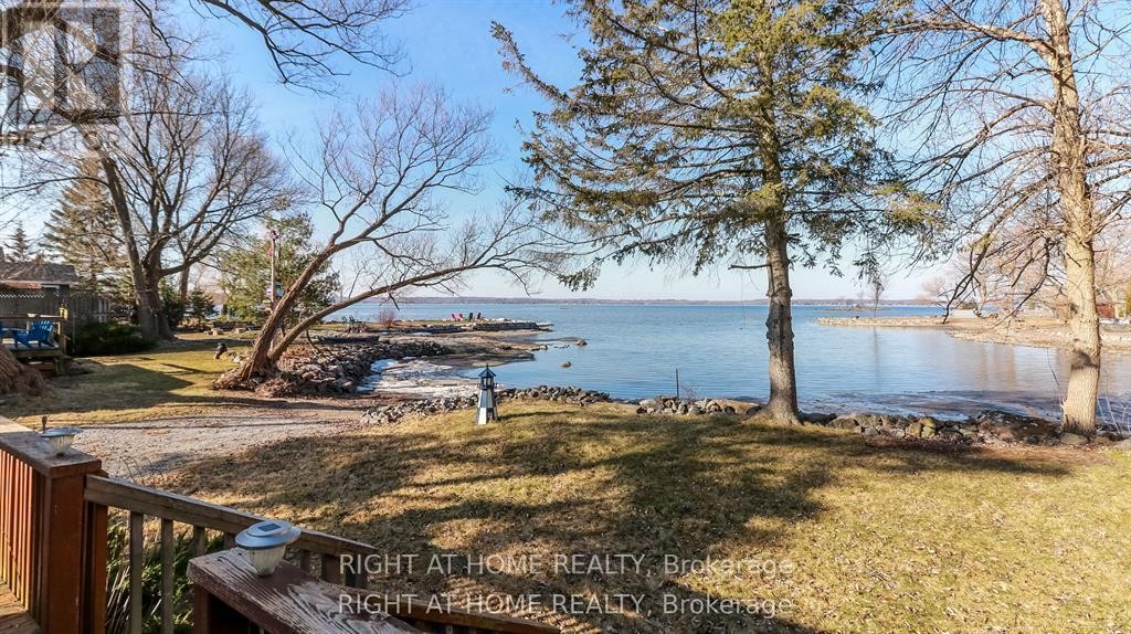 












20 LONG POINT ROAD

,
Tay,




Ontario
L0K2C0

