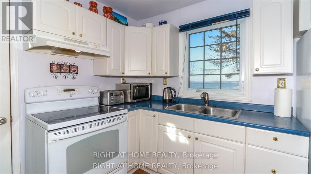 












20 LONG POINT ROAD

,
Tay,




Ontario
L0K2C0

