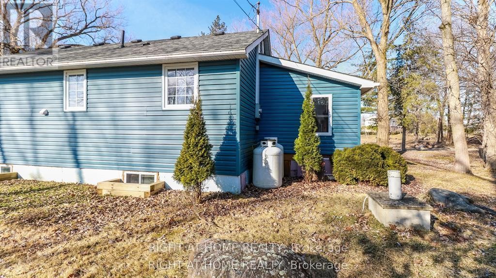 












20 LONG POINT ROAD

,
Tay,




Ontario
L0K2C0

