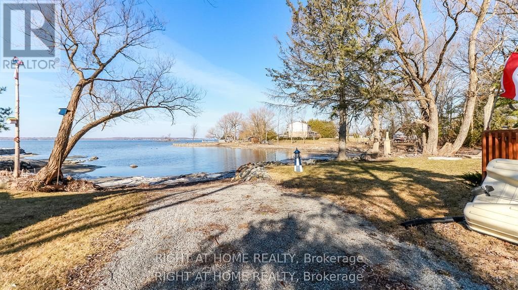 












20 LONG POINT ROAD

,
Tay,




Ontario
L0K2C0

