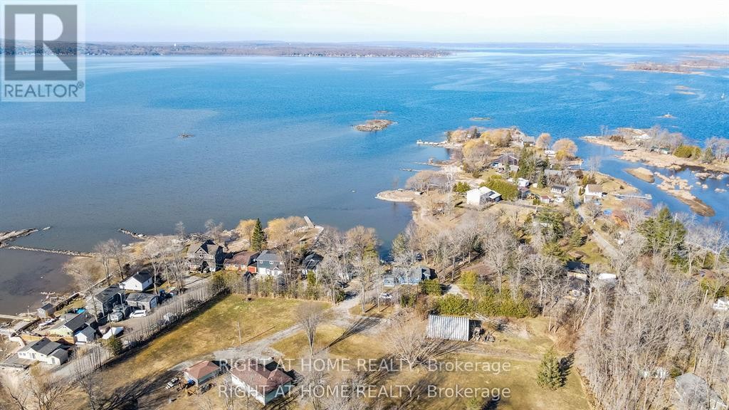 












20 LONG POINT ROAD

,
Tay,




Ontario
L0K2C0

