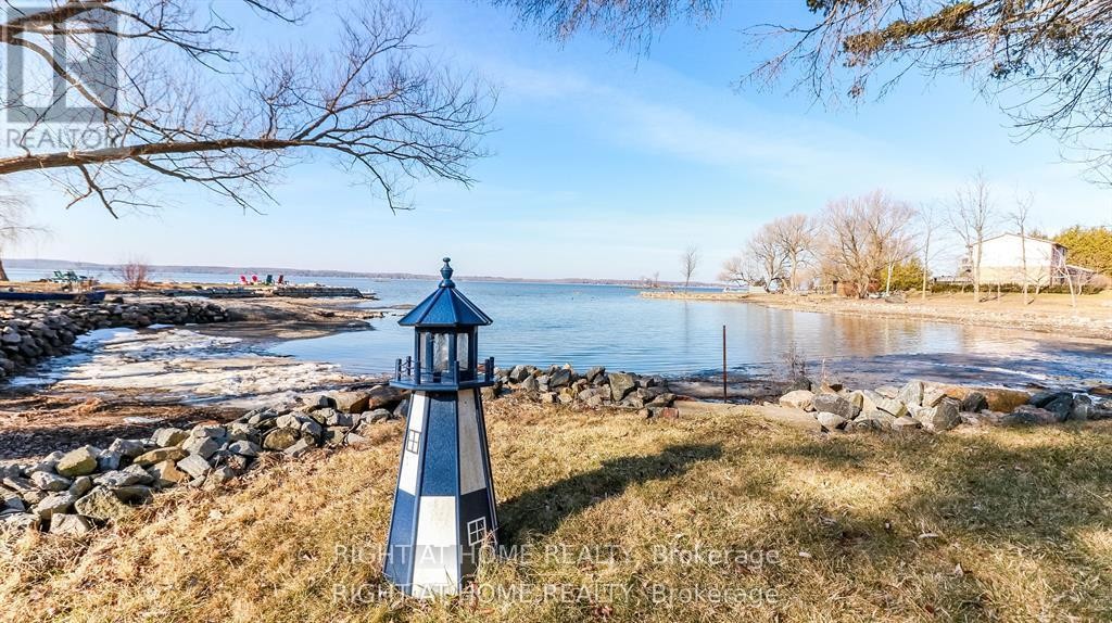 












20 LONG POINT ROAD

,
Tay,




Ontario
L0K2C0

