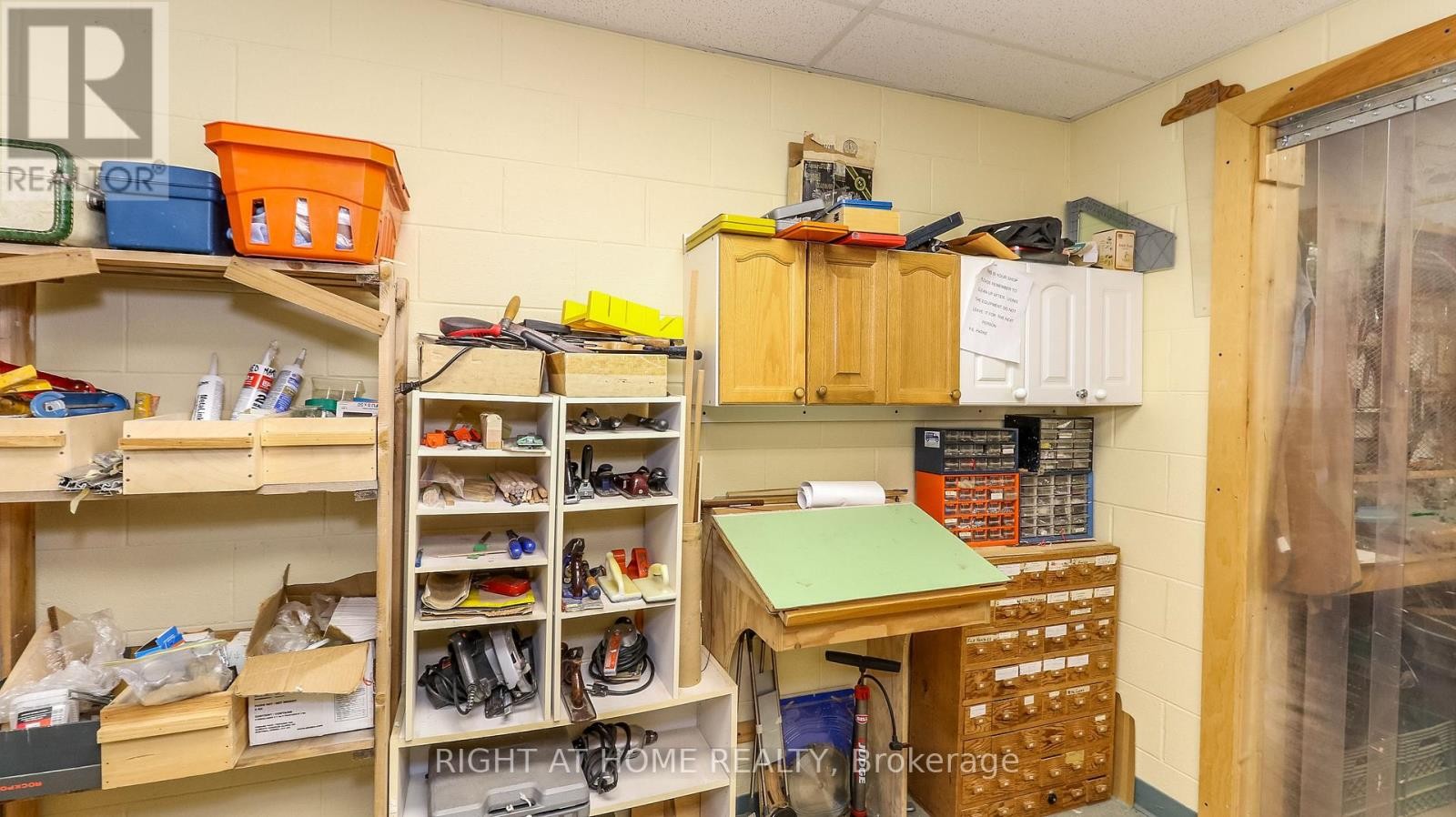 












106 - 90 DEAN AVENUE

,
Barrie (Painswick South),




Ontario
L4N0M3

