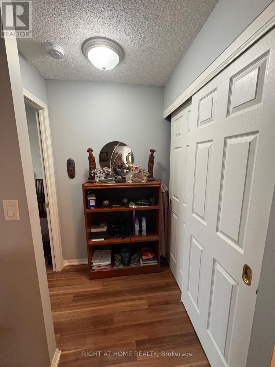 












106 - 90 DEAN AVENUE

,
Barrie (Painswick South),




Ontario
L4N0M3

