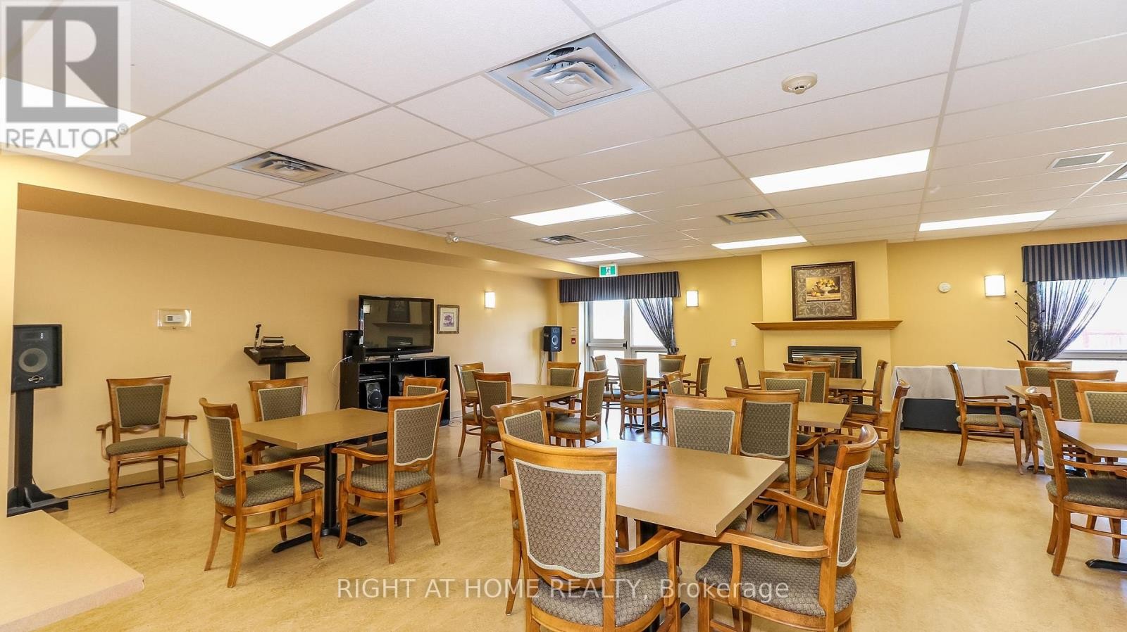 












106 - 90 DEAN AVENUE

,
Barrie (Painswick South),




Ontario
L4N0M3

