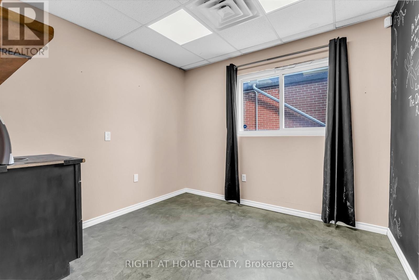 












32 MATCHEDASH STREET N

,
Orillia,




Ontario
L3V4T5

