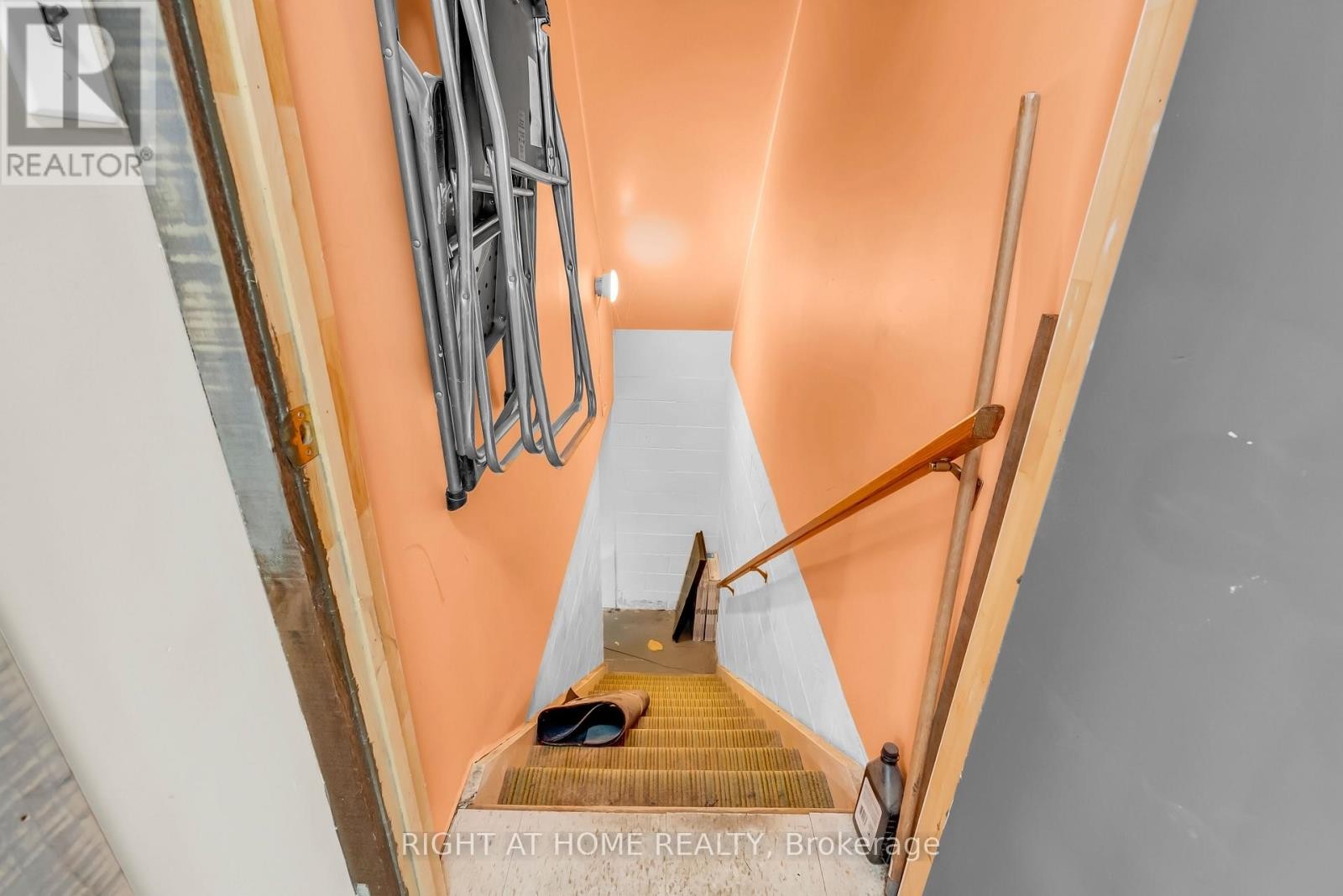 












32 MATCHEDASH STREET N

,
Orillia,




Ontario
L3V4T5

