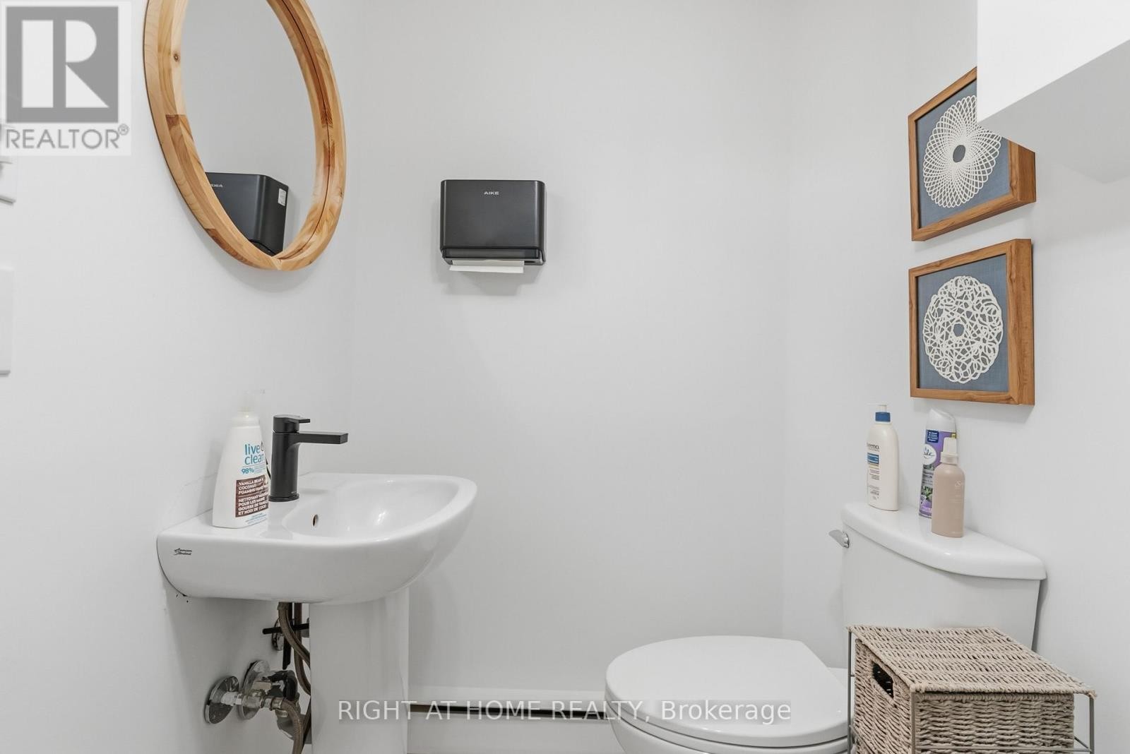 












32 MATCHEDASH STREET N

,
Orillia,




Ontario
L3V4T5

