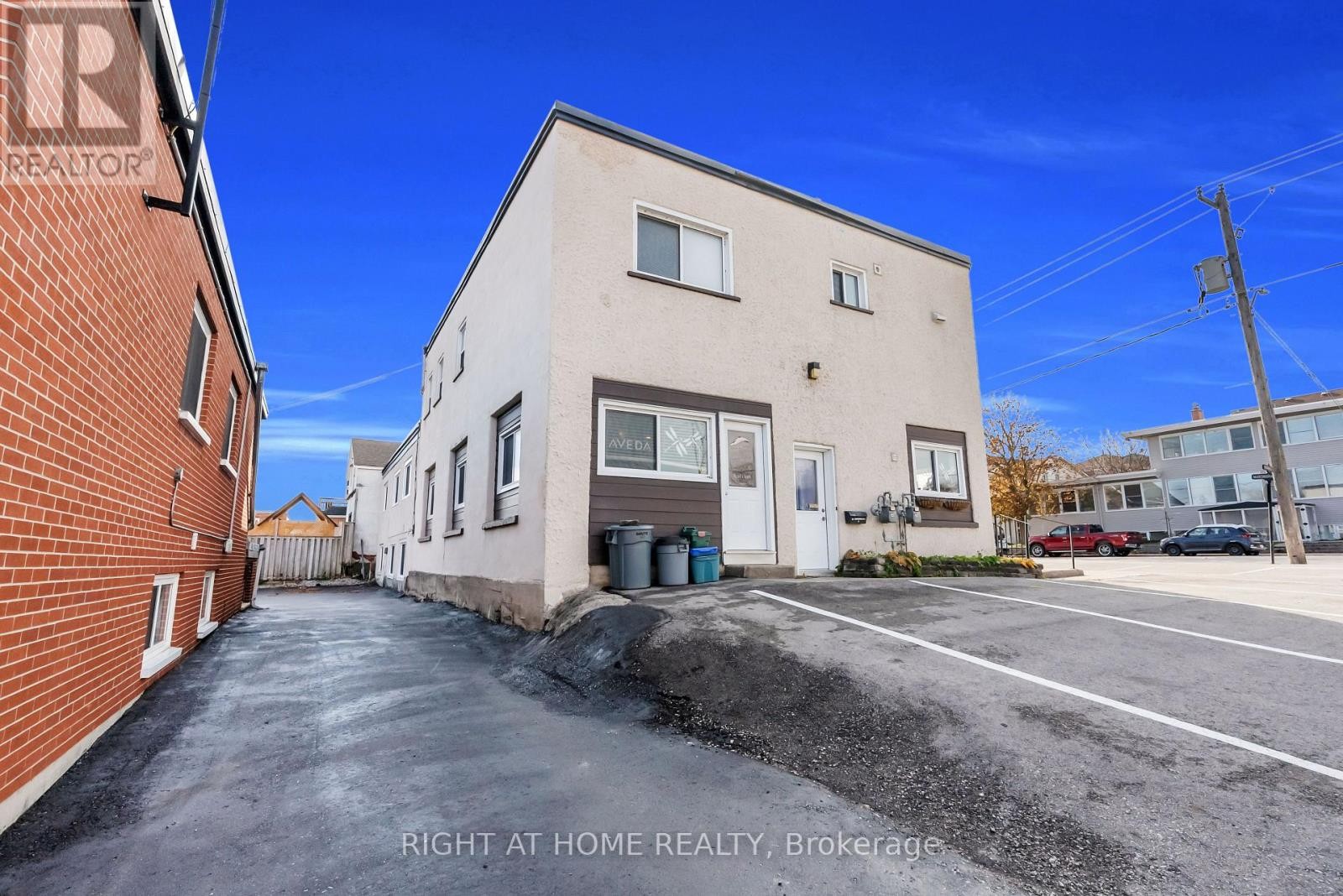 












32 MATCHEDASH STREET N

,
Orillia,




Ontario
L3V4T5

