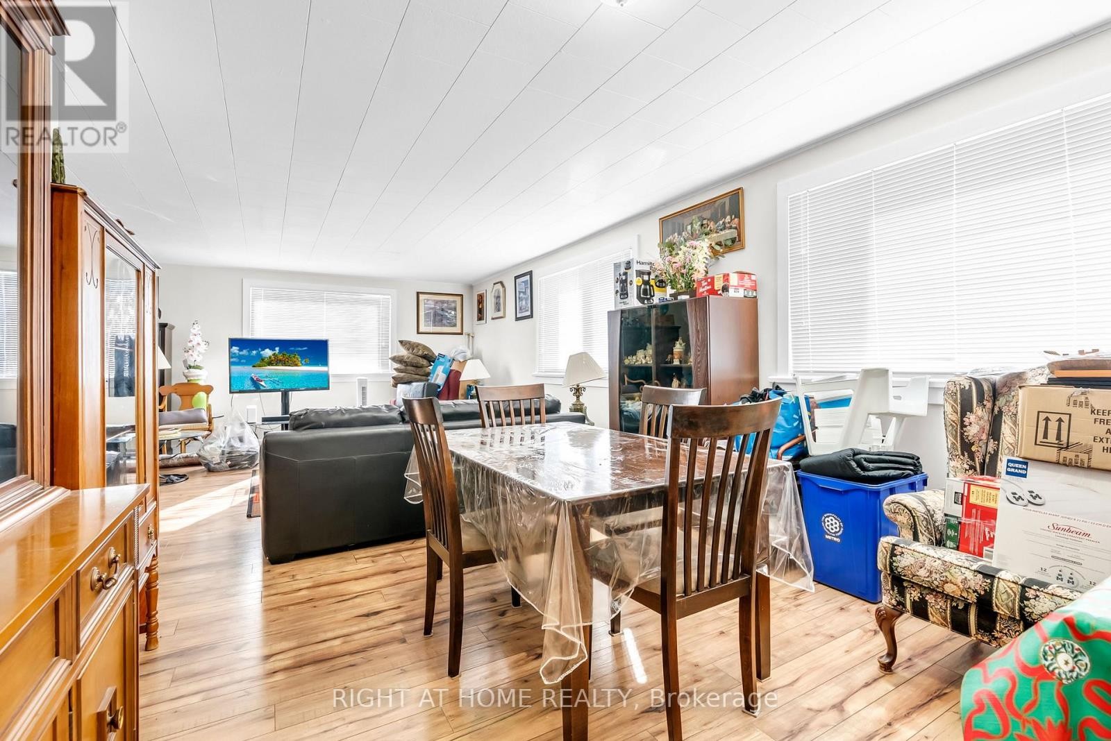 












32 MATCHEDASH STREET N

,
Orillia,




Ontario
L3V4T5

