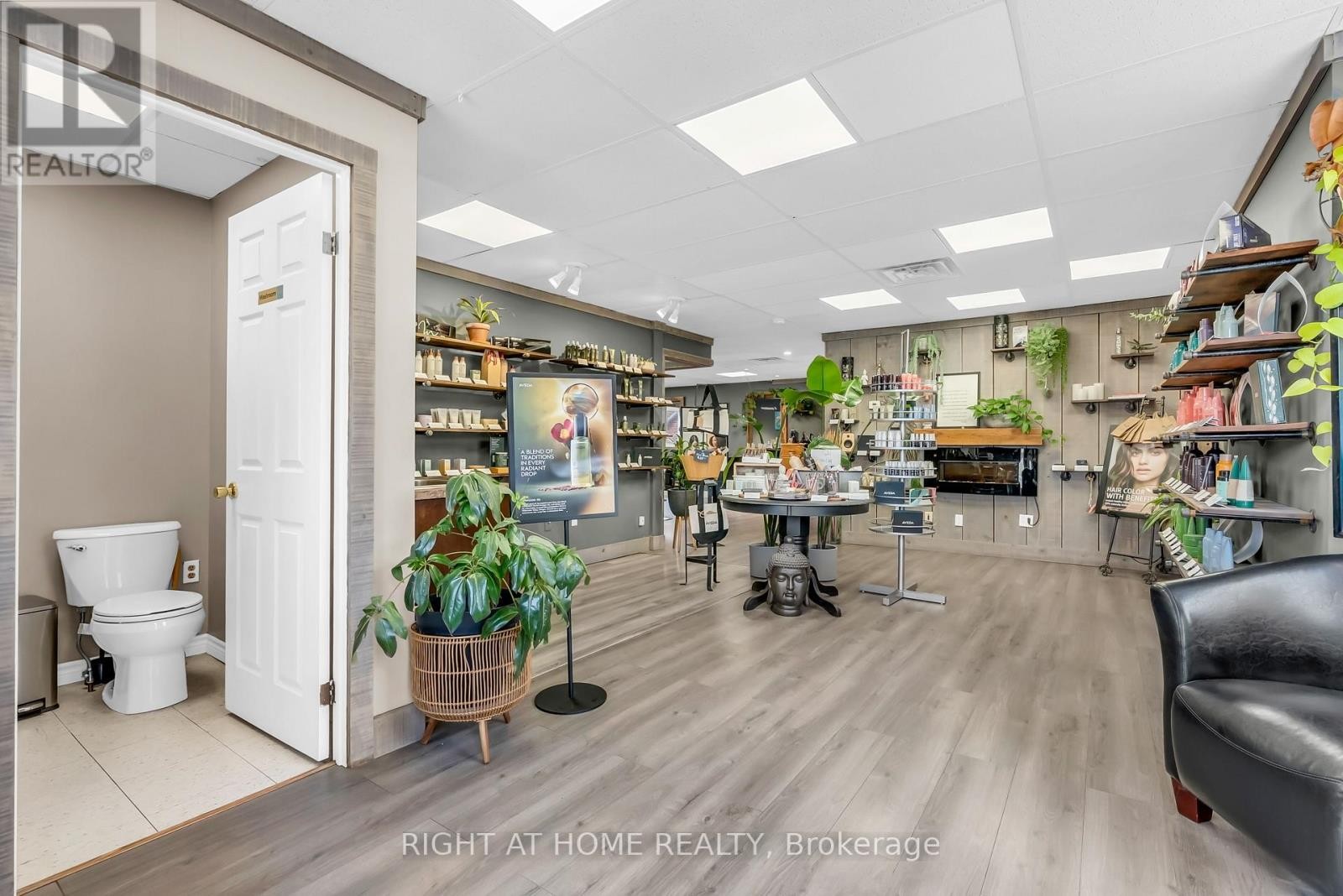 












32 MATCHEDASH STREET N

,
Orillia,




Ontario
L3V4T5

