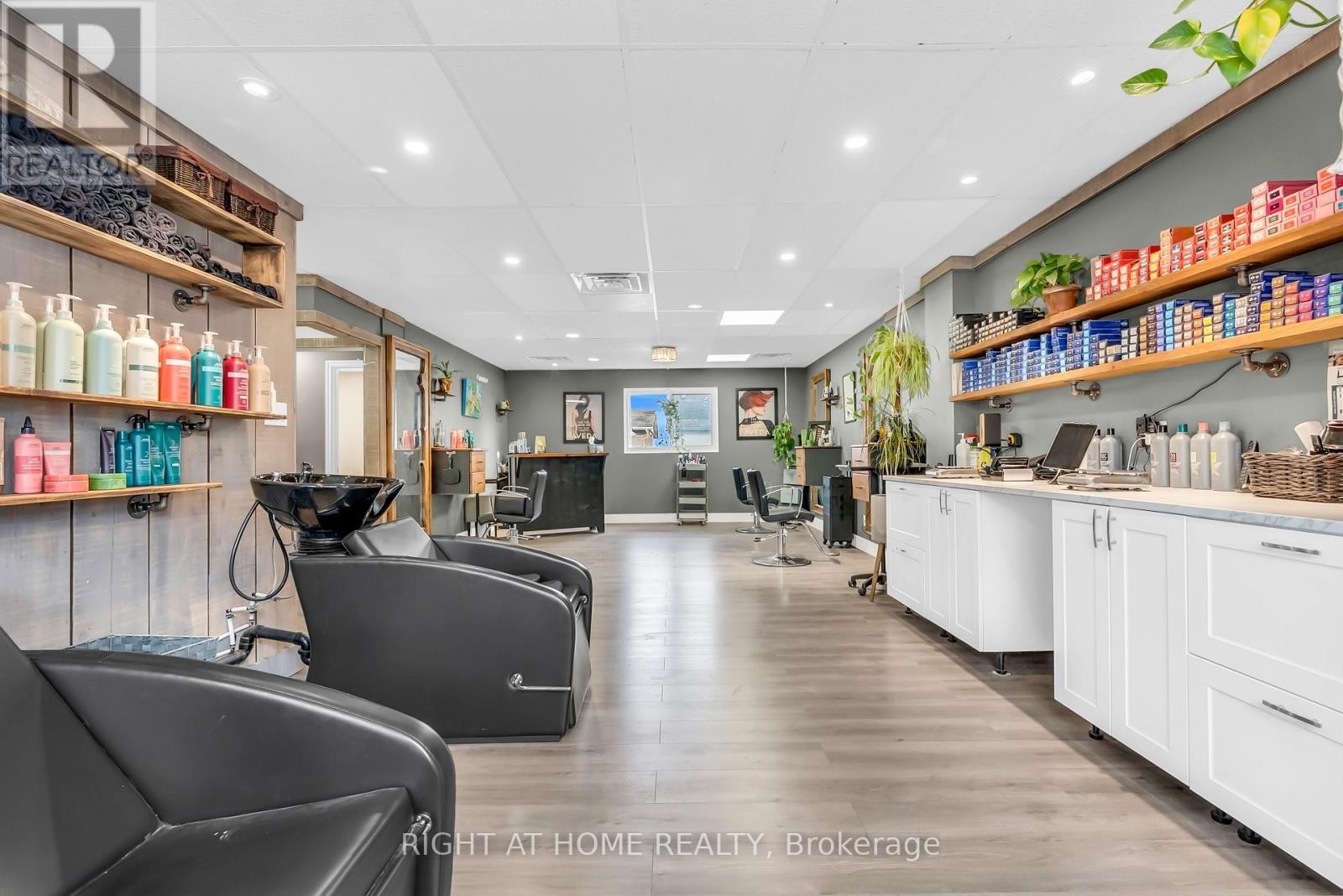 












32 MATCHEDASH STREET N

,
Orillia,




Ontario
L3V4T5

