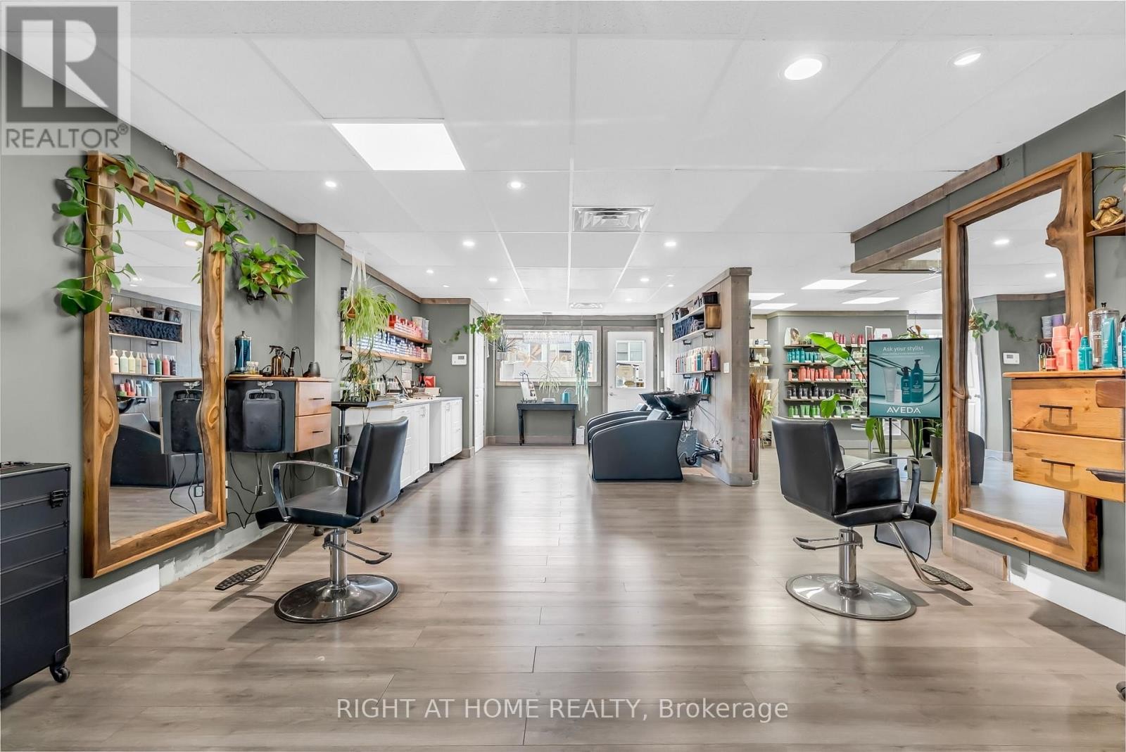 












32 MATCHEDASH STREET N

,
Orillia,




Ontario
L3V4T5

