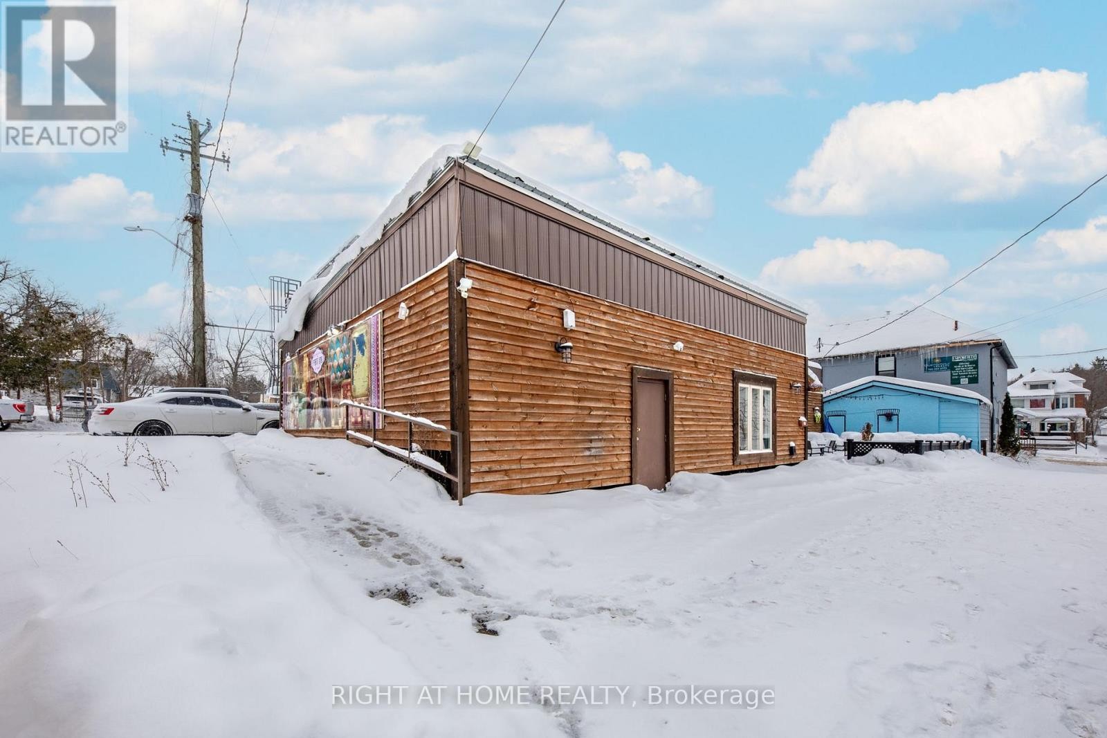 












345 KING STREET

,
Midland,




Ontario
L4R3M7

