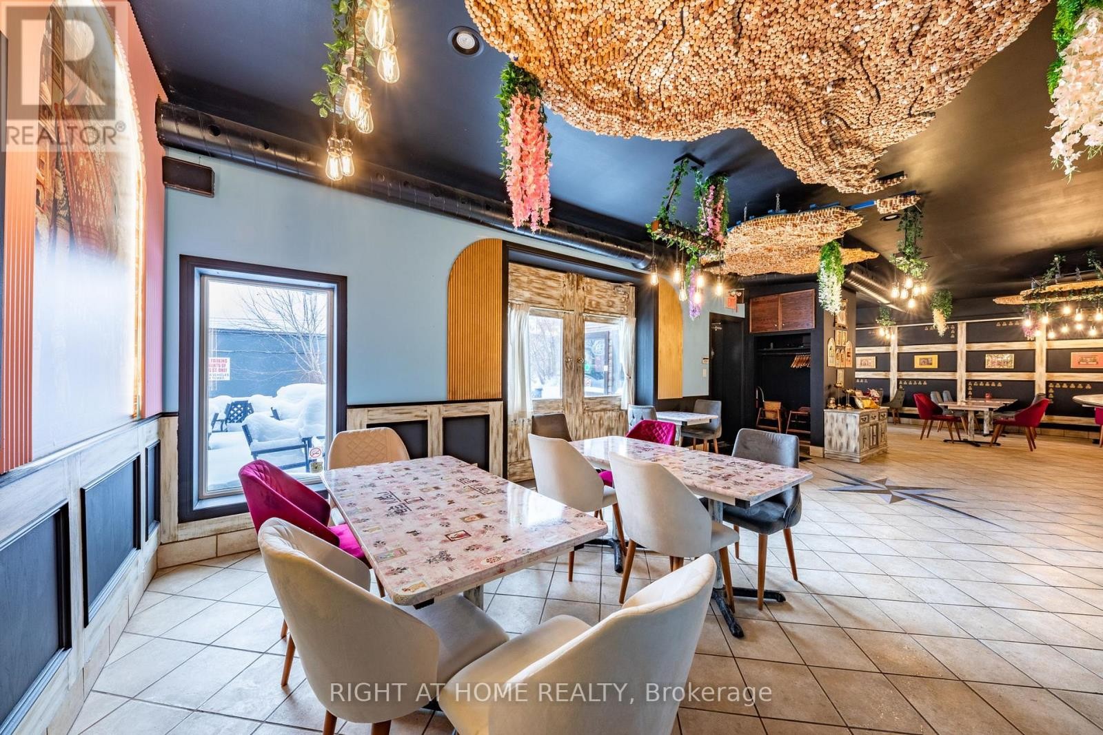 












345 KING STREET

,
Midland,




Ontario
L4R3M7

