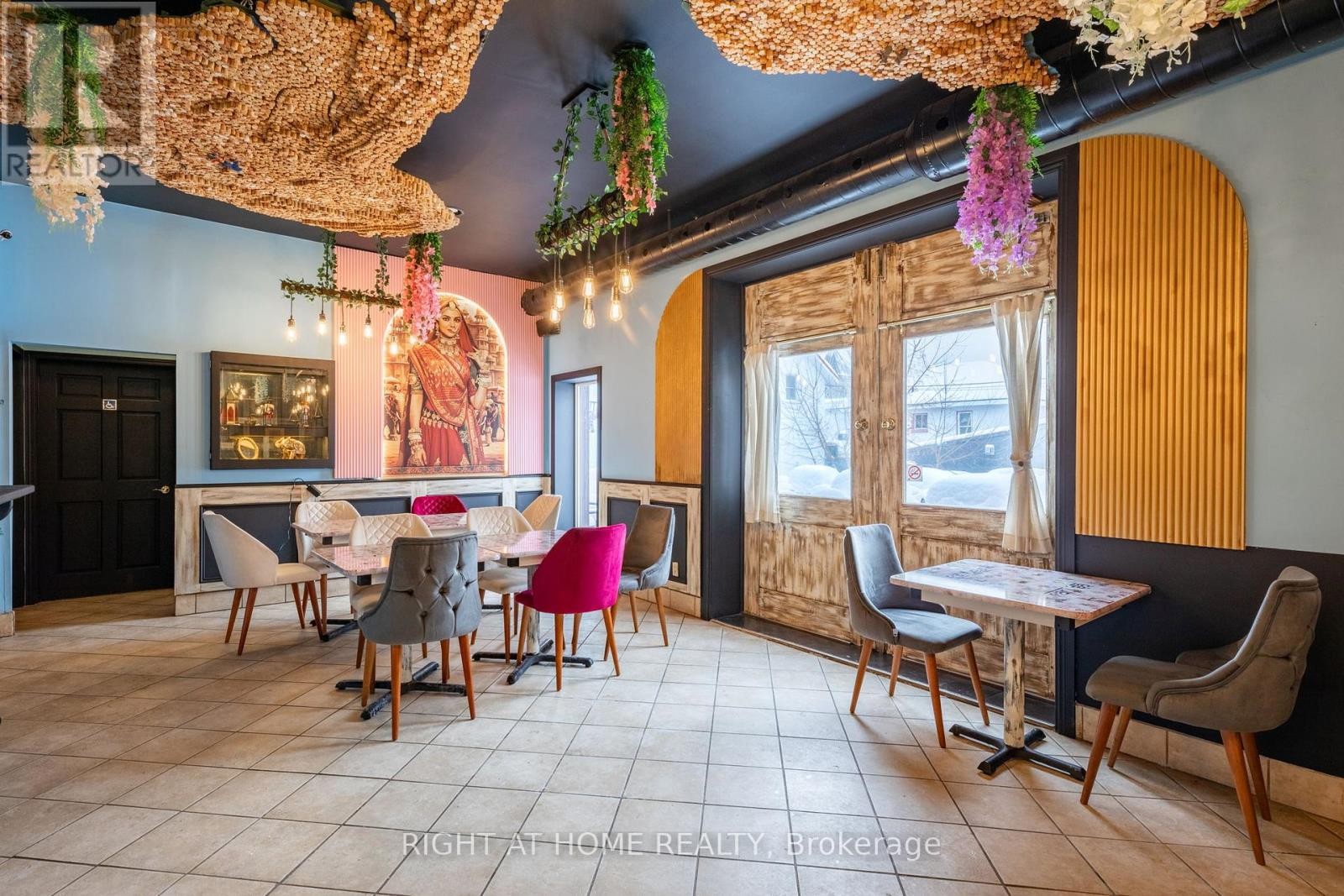 












345 KING STREET

,
Midland,




Ontario
L4R3M7

