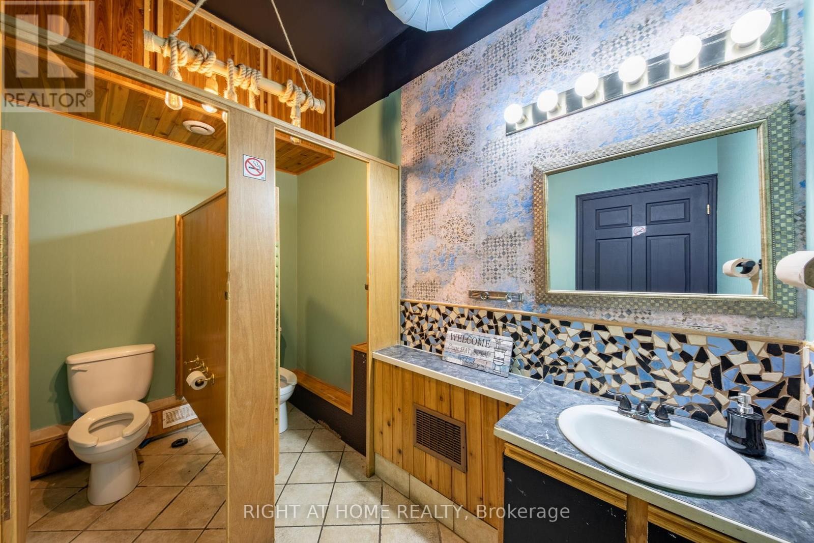 












345 KING STREET

,
Midland,




Ontario
L4R3M7

