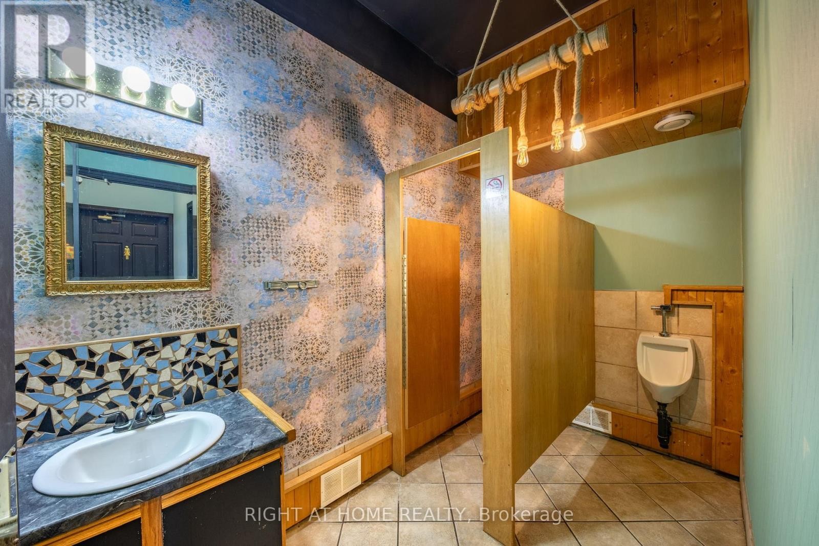 












345 KING STREET

,
Midland,




Ontario
L4R3M7

