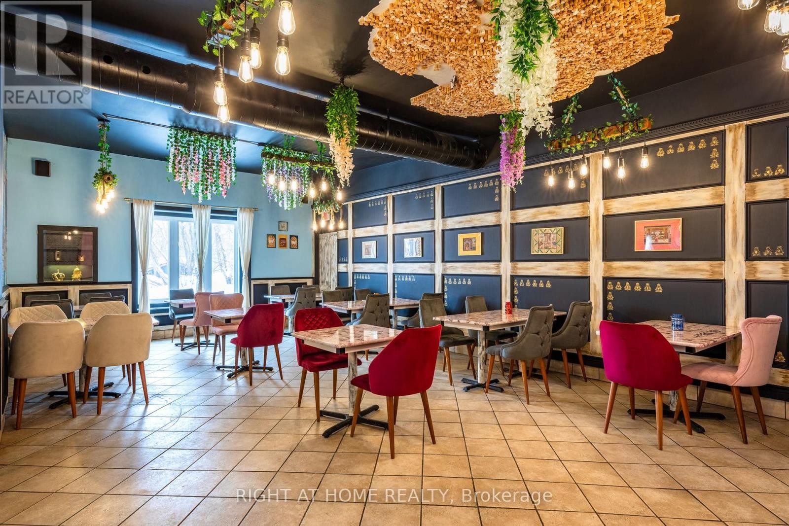 












345 KING STREET

,
Midland,




Ontario
L4R3M7

