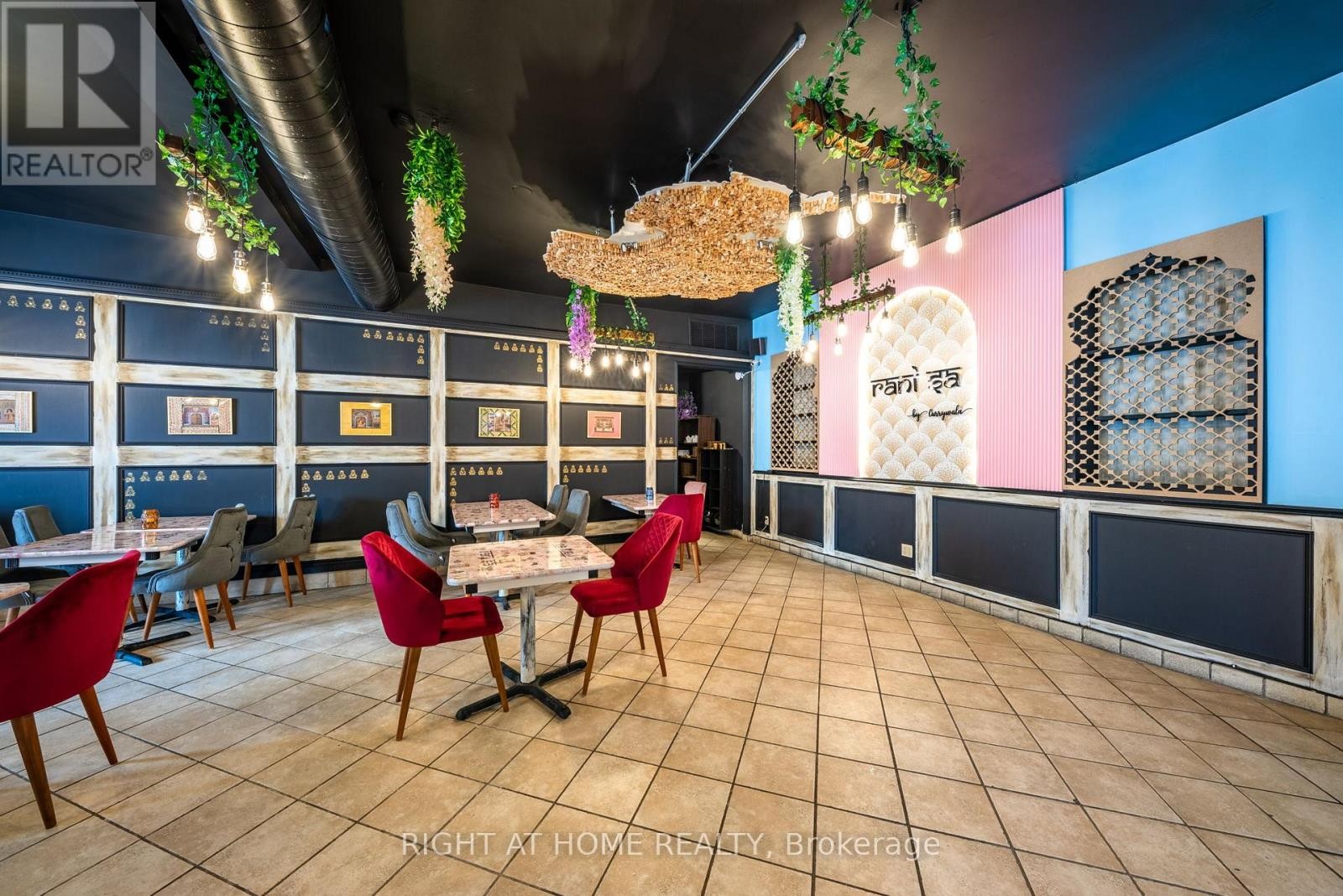 












345 KING STREET

,
Midland,




Ontario
L4R3M7

