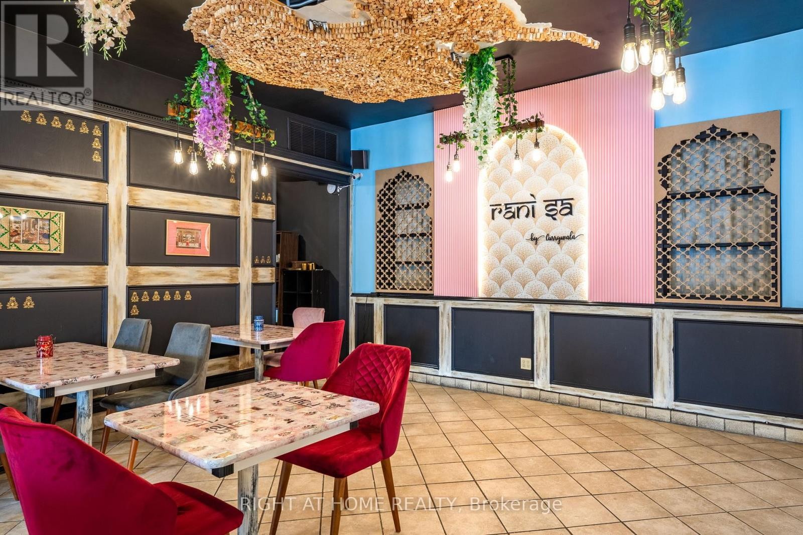 












345 KING STREET

,
Midland,




Ontario
L4R3M7

