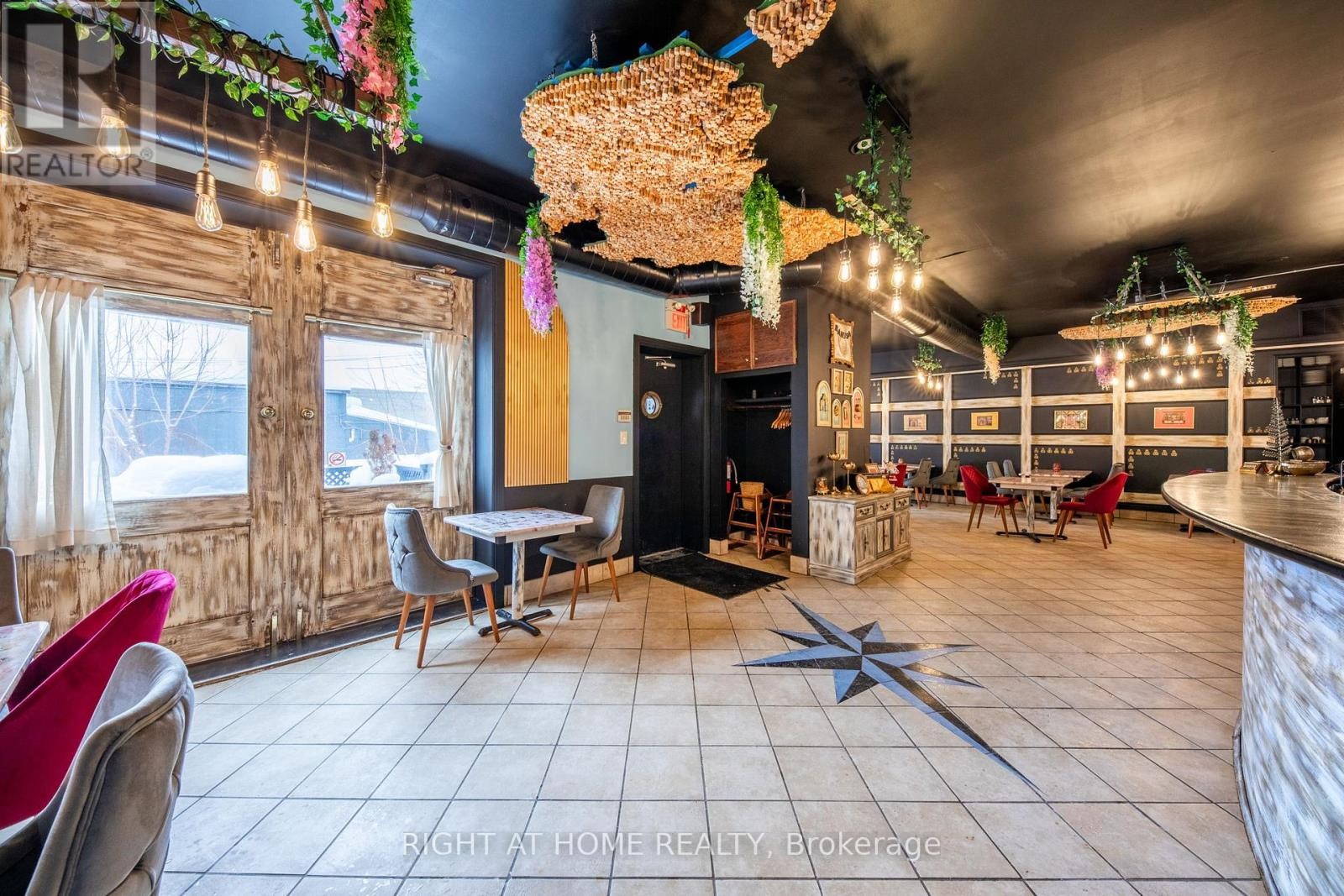 












345 KING STREET

,
Midland,




Ontario
L4R3M7

