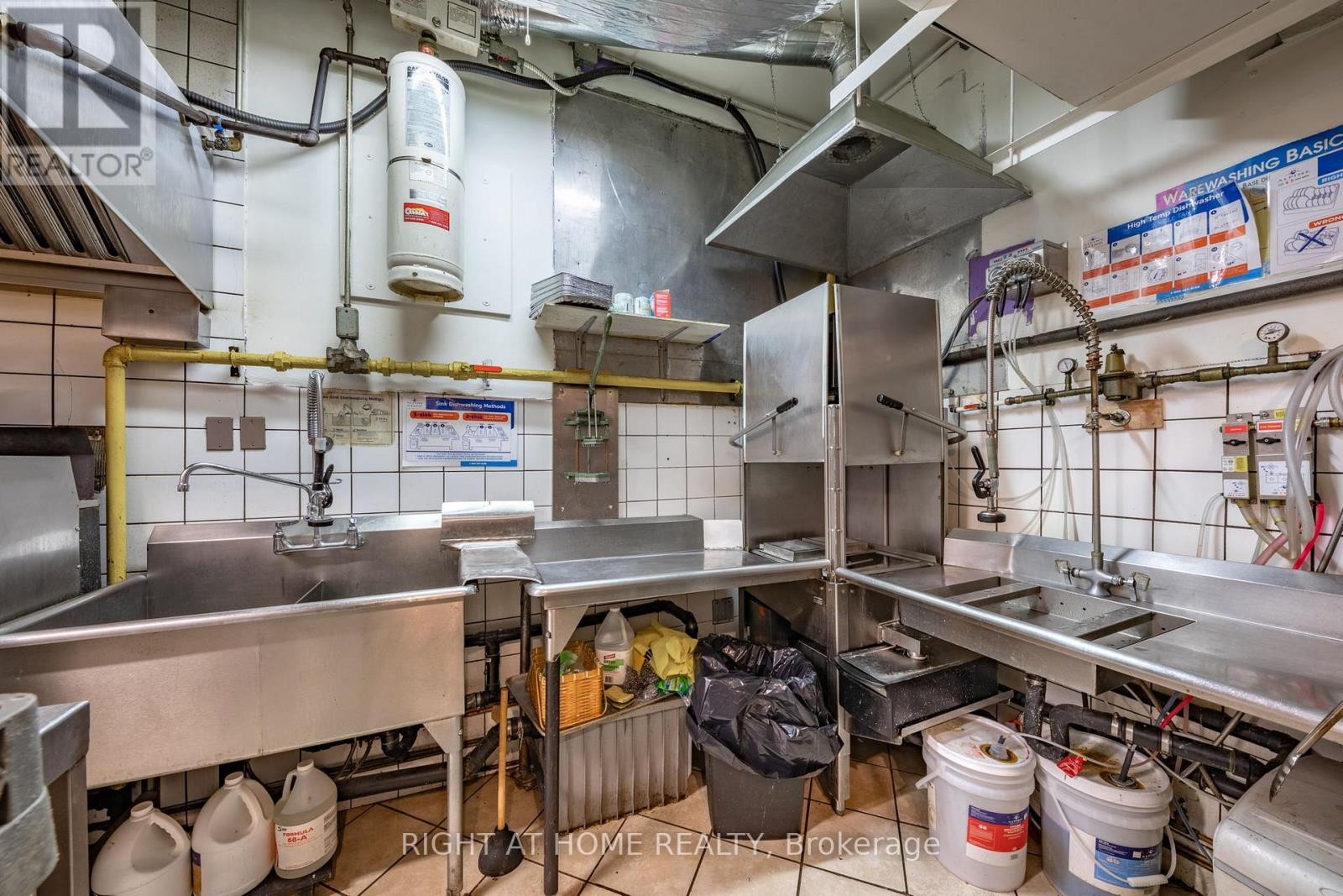 












345 KING STREET

,
Midland,




Ontario
L4R3M7

