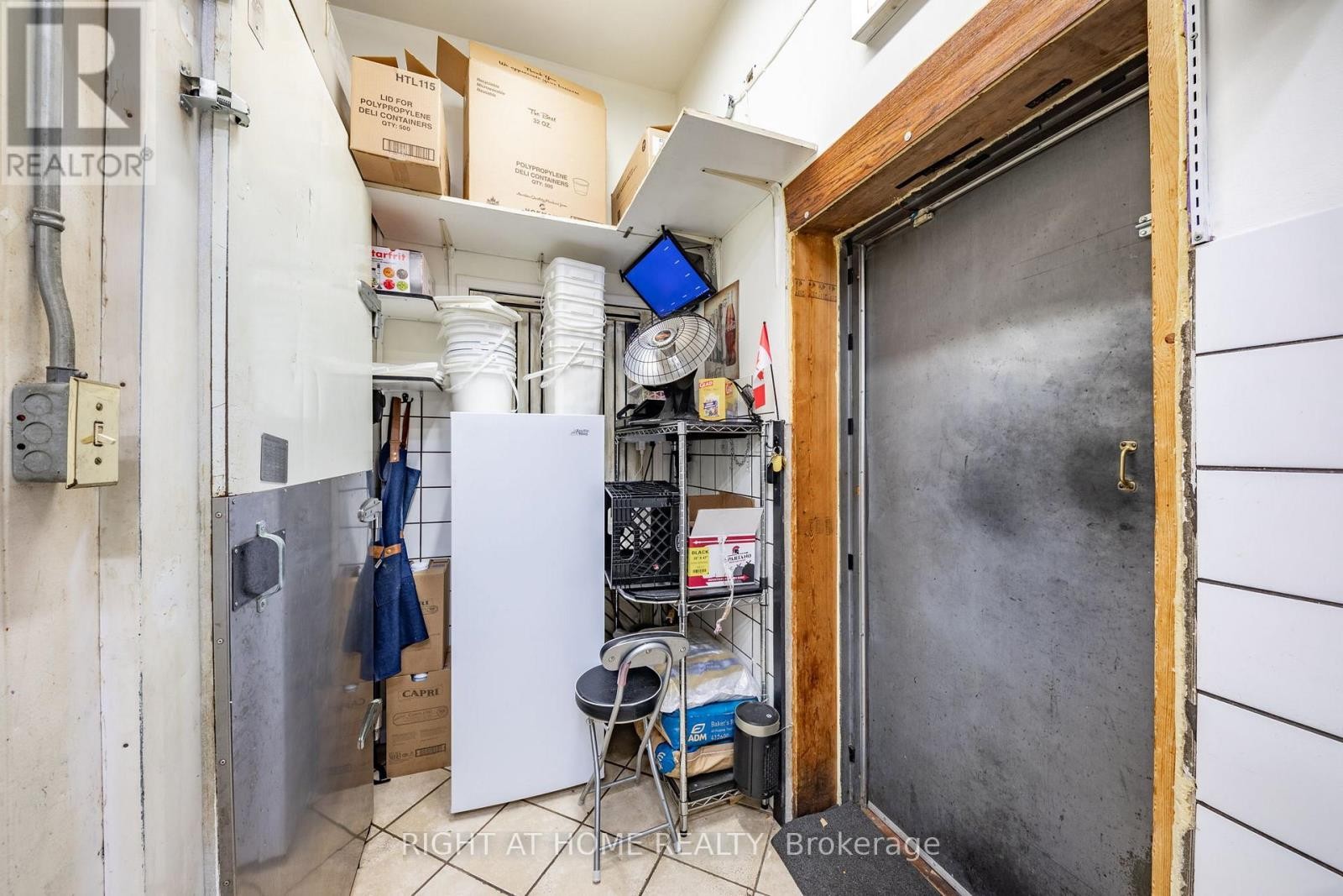 












345 KING STREET

,
Midland,




Ontario
L4R3M7

