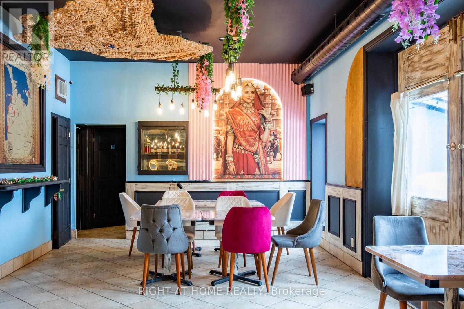 












345 KING STREET

,
Midland,




Ontario
L4R3M7

