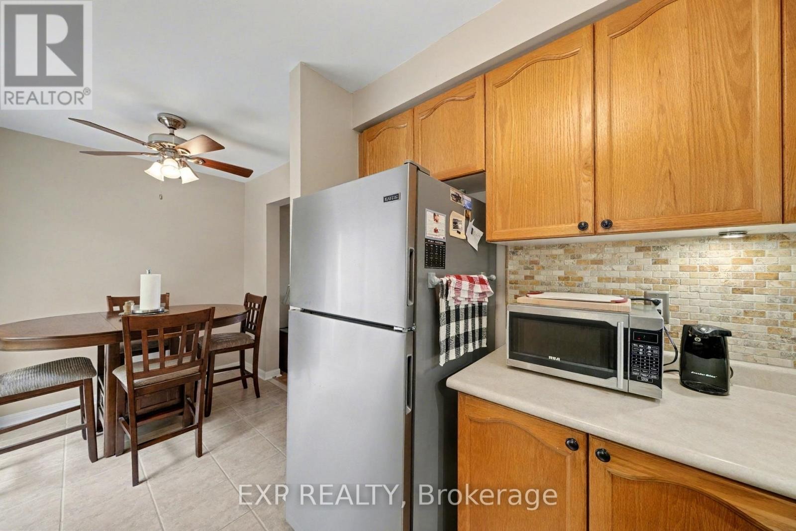 












56 HAWTHORNE CRESCENT

,
Barrie (Ardagh),




Ontario
L4N9Y7

