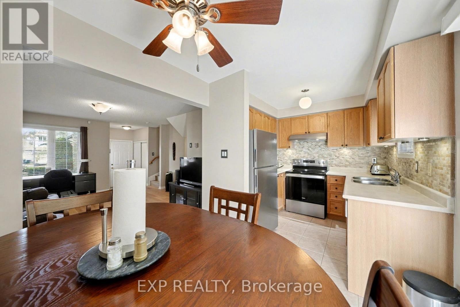 












56 HAWTHORNE CRESCENT

,
Barrie (Ardagh),




Ontario
L4N9Y7

