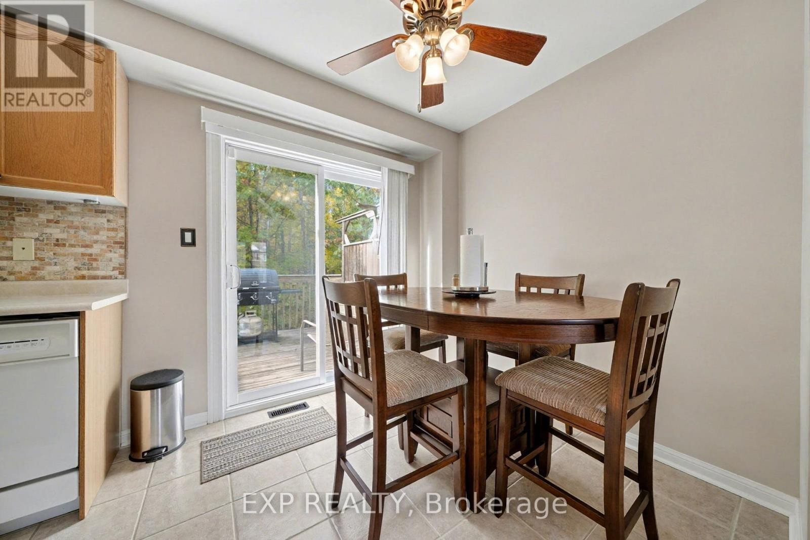 












56 HAWTHORNE CRESCENT

,
Barrie (Ardagh),




Ontario
L4N9Y7

